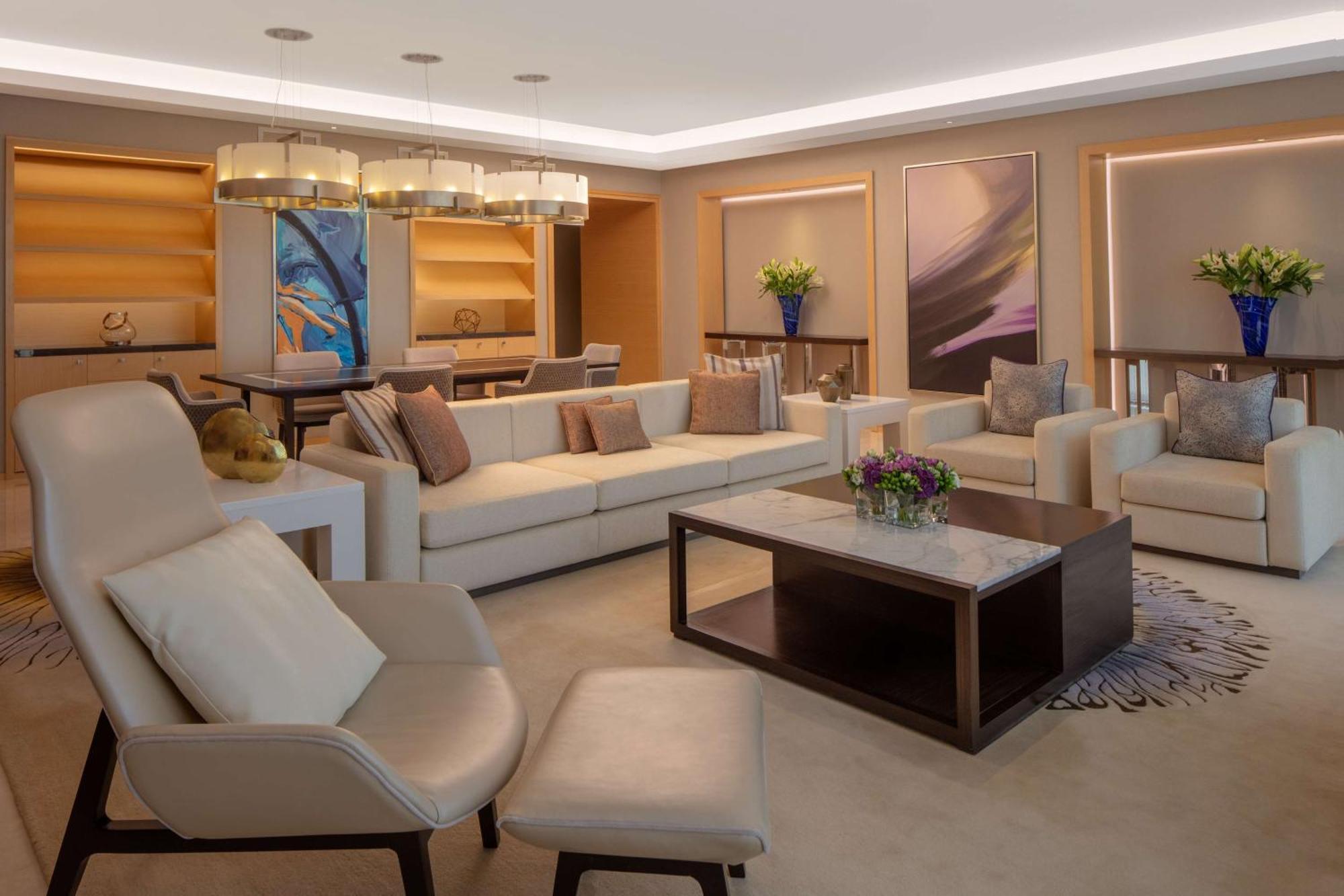 ไฮแอท รีเจนซี ริยาดห์ โอลาฮา Hotel ภายนอก รูปภาพ The living room of a three-bedroom suite