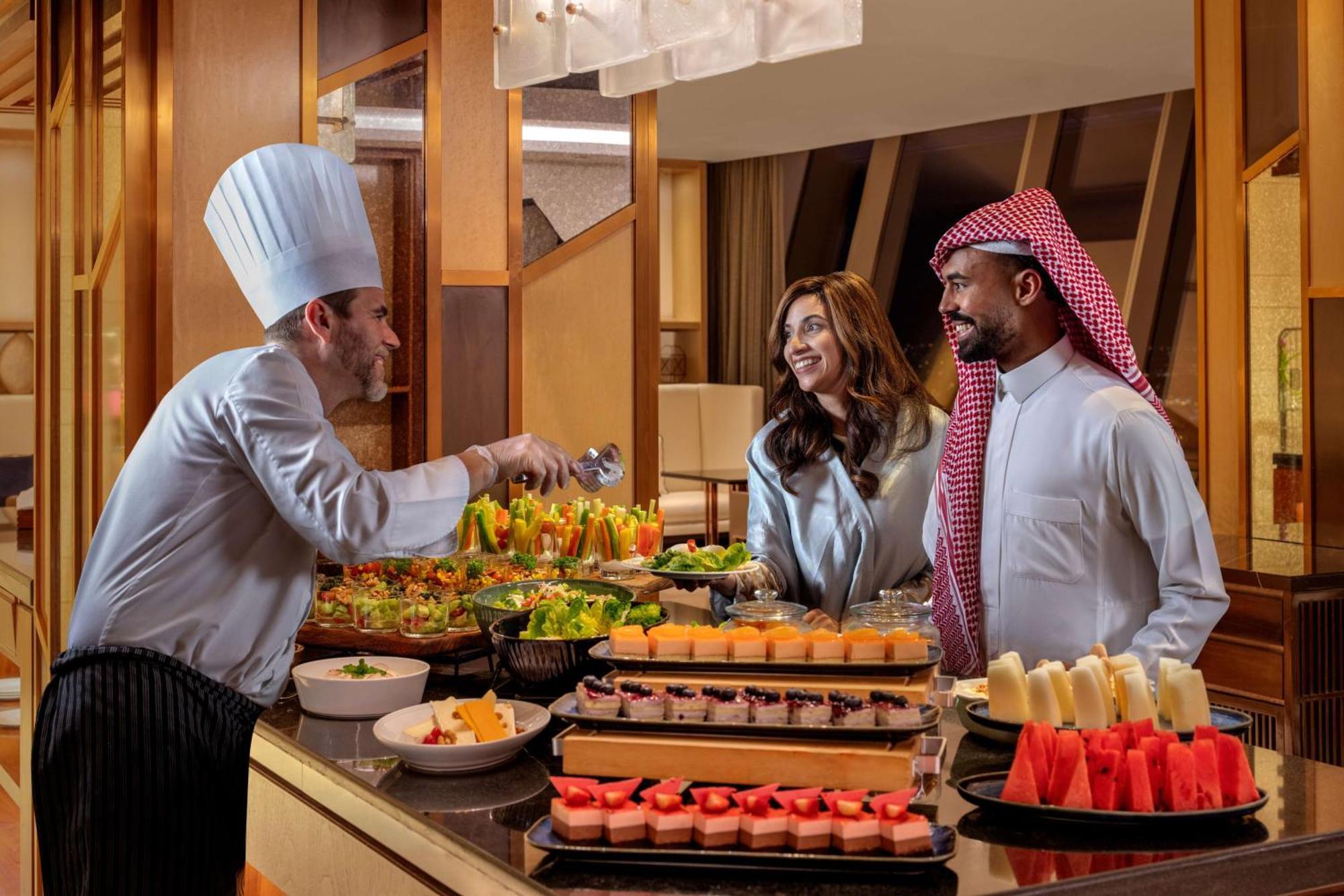 ไฮแอท รีเจนซี ริยาดห์ โอลาฮา Hotel ภายนอก รูปภาพ A buffet at a hotel